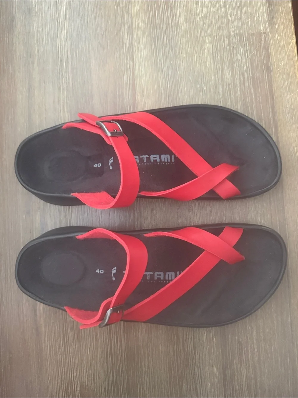 Birkenstock TATAMI Women’s Black Footbed Red Strappy Sandals